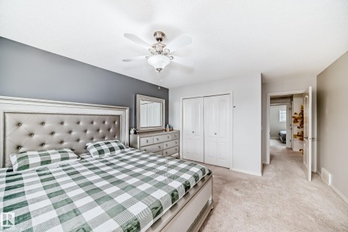 6419 18 Avenue Sw, Edmonton, AB - Indoor Photo Showing Bedroom