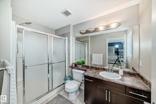 6419 18 Avenue Sw, Edmonton, AB - Indoor Photo Showing Bathroom