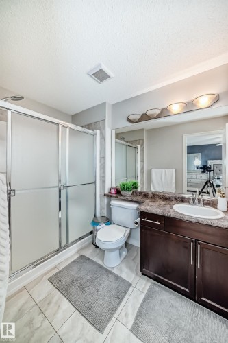 6419 18 Avenue Sw, Edmonton, AB - Indoor Photo Showing Bathroom