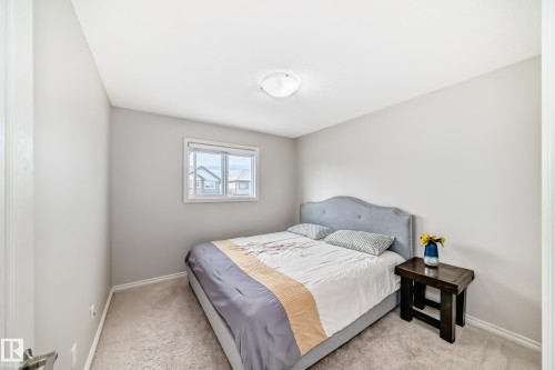 6419 18 Avenue Sw, Edmonton, AB - Indoor Photo Showing Bedroom