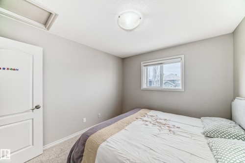 6419 18 Avenue Sw, Edmonton, AB - Indoor Photo Showing Bedroom