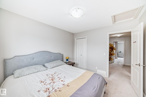 6419 18 Avenue Sw, Edmonton, AB - Indoor Photo Showing Bedroom