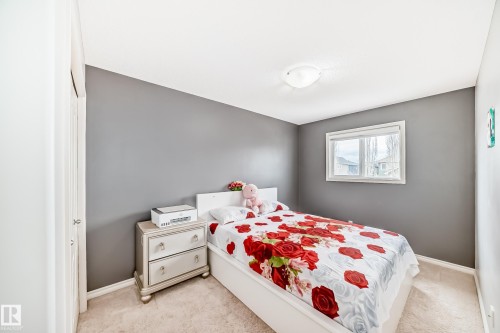 6419 18 Avenue Sw, Edmonton, AB - Indoor Photo Showing Bedroom