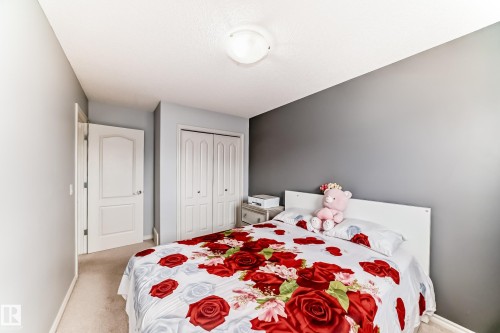 6419 18 Avenue Sw, Edmonton, AB - Indoor Photo Showing Bedroom