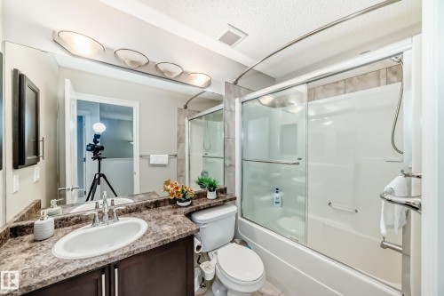 6419 18 Avenue Sw, Edmonton, AB - Indoor Photo Showing Bathroom