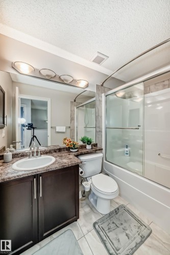 6419 18 Avenue Sw, Edmonton, AB - Indoor Photo Showing Bathroom