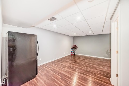 6419 18 Avenue Sw, Edmonton, AB - Indoor Photo Showing Other Room