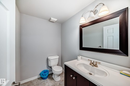 6419 18 Avenue Sw, Edmonton, AB - Indoor Photo Showing Bathroom