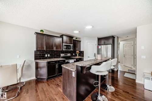 6419 18 Avenue Sw, Edmonton, AB - Indoor Photo Showing Kitchen With Upgraded Kitchen