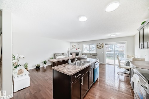 6419 18 Avenue Sw, Edmonton, AB - Indoor Photo Showing Kitchen With Double Sink