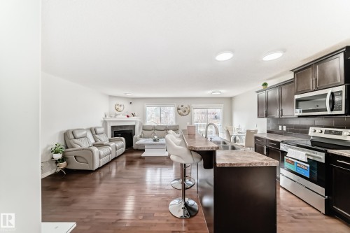 6419 18 Avenue Sw, Edmonton, AB - Indoor Photo Showing Kitchen With Double Sink