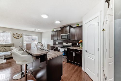 6419 18 Avenue Sw, Edmonton, AB - Indoor Photo Showing Kitchen