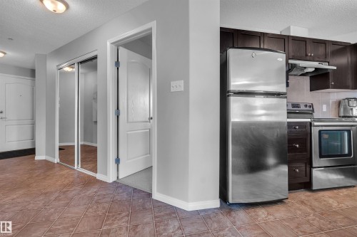 #2115 9357 Simpson Dr Nw, Edmonton, AB - Indoor Photo Showing Kitchen