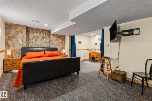 4111 131 Avenue Nw, Edmonton, AB - Indoor Photo Showing Bedroom