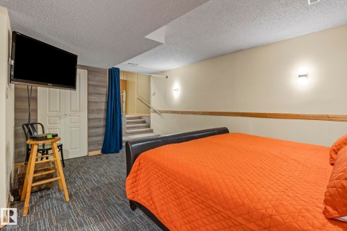 4111 131 Avenue Nw, Edmonton, AB - Indoor Photo Showing Bedroom