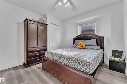 916 Jordan Crescent Nw, Edmonton, AB - Indoor Photo Showing Bedroom