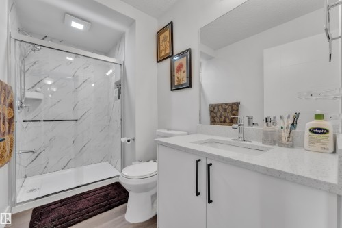 916 Jordan Crescent Nw, Edmonton, AB - Indoor Photo Showing Bathroom
