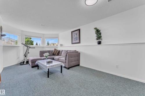 916 Jordan Crescent Nw, Edmonton, AB - Indoor Photo Showing Other Room