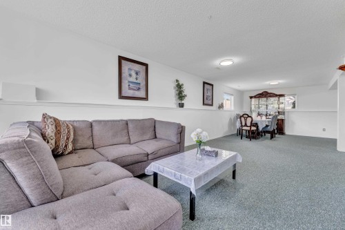 916 Jordan Crescent Nw, Edmonton, AB - Indoor Photo Showing Living Room