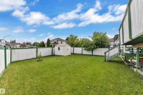 916 Jordan Crescent Nw, Edmonton, AB - Outdoor With Backyard