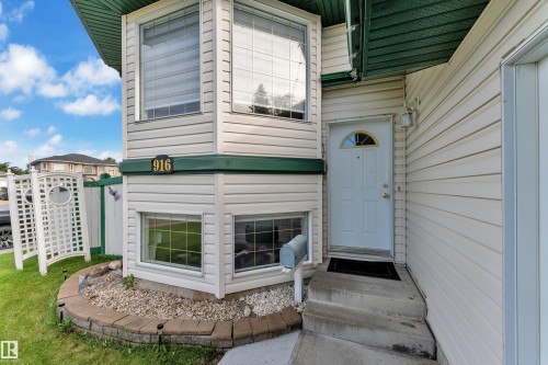 916 Jordan Crescent Nw, Edmonton, AB - Outdoor With Exterior