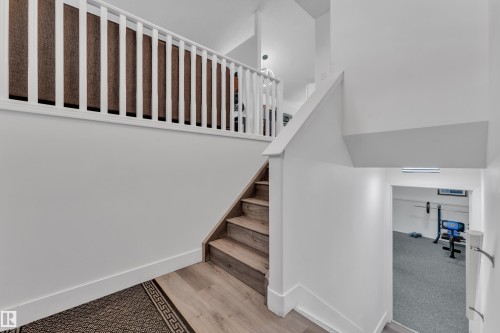 916 Jordan Crescent Nw, Edmonton, AB - Indoor Photo Showing Other Room