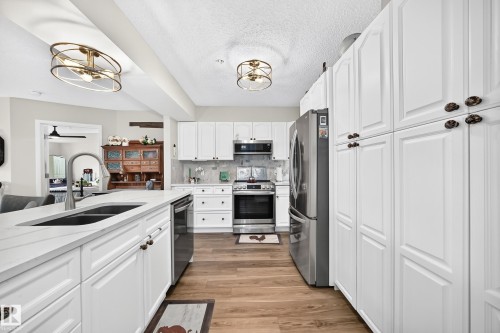 #209 102 Bridgeport Cx, Leduc, AB - Indoor Photo Showing Kitchen With Double Sink
