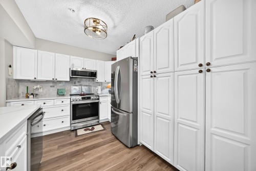 #209 102 Bridgeport Cx, Leduc, AB - Indoor Photo Showing Kitchen