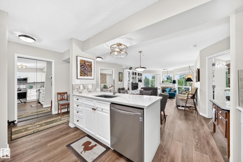 #209 102 Bridgeport Cx, Leduc, AB - Indoor Photo Showing Kitchen