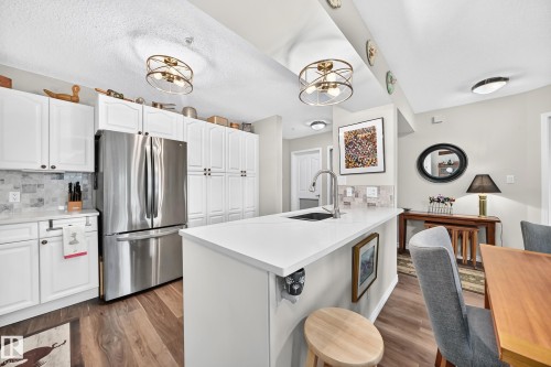 #209 102 Bridgeport Cx, Leduc, AB - Indoor Photo Showing Kitchen