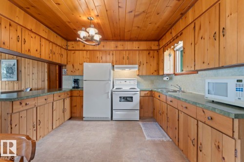 514 60017 Rng Road 110 A, Rural St. Paul County, AB - Indoor Photo Showing Kitchen With Double Sink