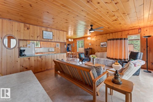 514 60017 Rng Road 110 A, Rural St. Paul County, AB - Indoor Photo Showing Living Room