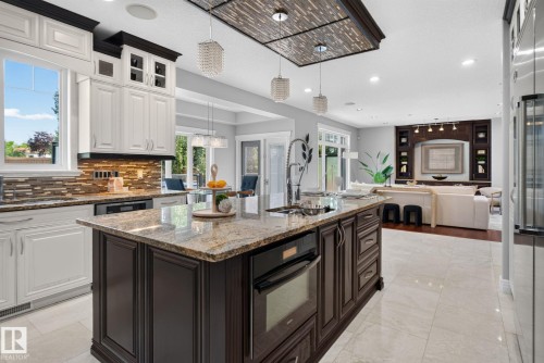 93 Nottingham Point, Sherwood Park, AB - Indoor Photo Showing Kitchen With Upgraded Kitchen