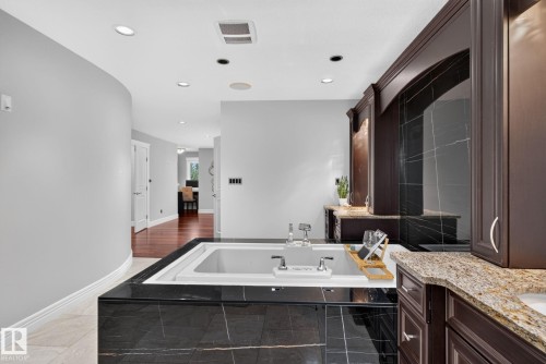 93 Nottingham Point, Sherwood Park, AB - Indoor Photo Showing Bathroom
