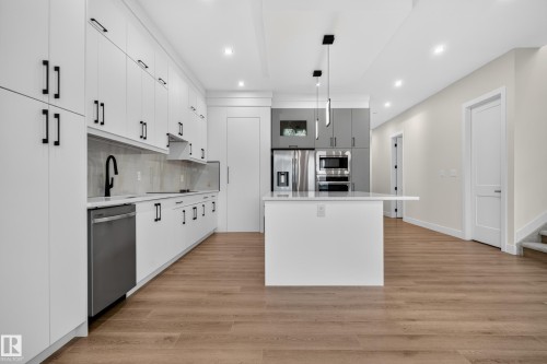 132 Edgewater Circle, Leduc, AB - Indoor Photo Showing Kitchen With Upgraded Kitchen