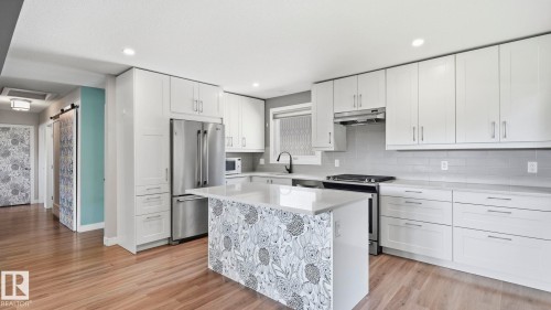 12002 39 Street Nw, Edmonton, AB - Indoor Photo Showing Kitchen With Upgraded Kitchen