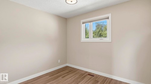 12002 39 Street Nw, Edmonton, AB - Indoor Photo Showing Other Room