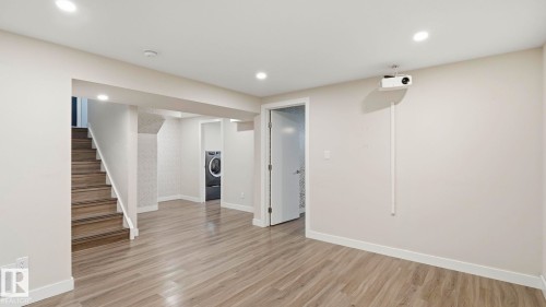 12002 39 Street Nw, Edmonton, AB - Indoor Photo Showing Other Room