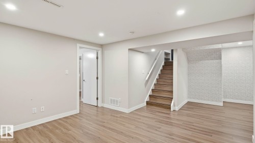 12002 39 Street Nw, Edmonton, AB - Indoor Photo Showing Other Room