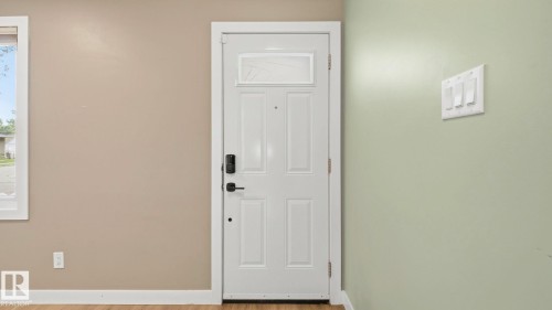 12002 39 Street Nw, Edmonton, AB - Indoor Photo Showing Other Room