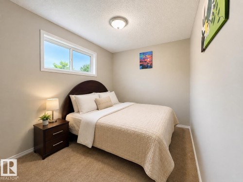 1824 Rutherford Road Sw, Edmonton, AB - Indoor Photo Showing Bedroom