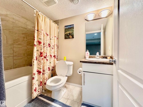 1824 Rutherford Road Sw, Edmonton, AB - Indoor Photo Showing Bathroom