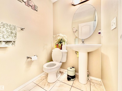 1824 Rutherford Road Sw, Edmonton, AB - Indoor Photo Showing Bathroom