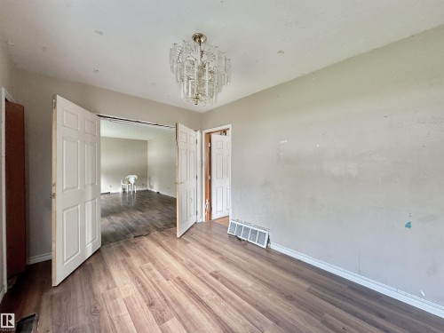 6209 106 Street Nw, Edmonton, AB - Indoor Photo Showing Other Room