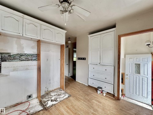 6209 106 Street Nw, Edmonton, AB - Indoor