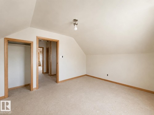 Upper Level - 6209 106 Street Nw, Edmonton, AB - Indoor Photo Showing Other Room