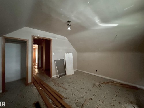 Upper Level - 6209 106 Street Nw, Edmonton, AB - Indoor Photo Showing Other Room