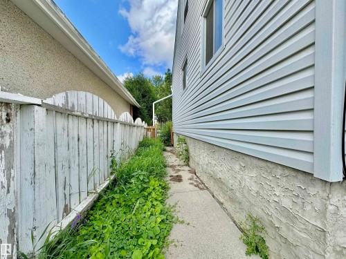 6209 106 Street Nw, Edmonton, AB - Outdoor