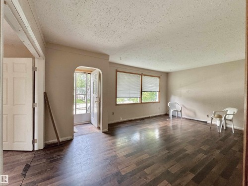 6209 106 Street Nw, Edmonton, AB - Indoor Photo Showing Other Room