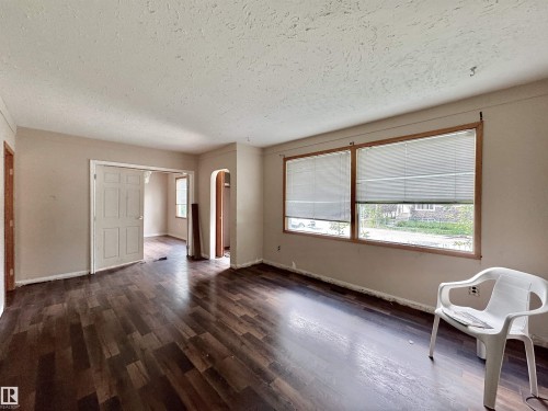 6209 106 Street Nw, Edmonton, AB - Indoor Photo Showing Other Room